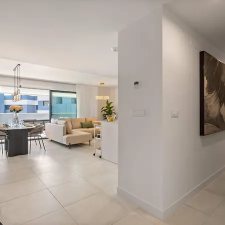 Luxe 3br Oasis Pool, Gym, Sauna エステポナ
