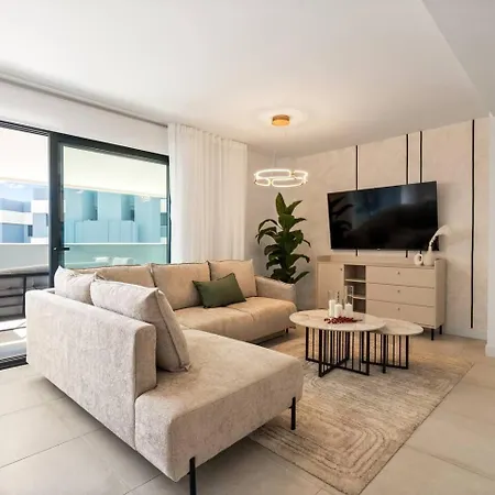 Luxe 3br Oasis Pool, Gym, Sauna エステポナ