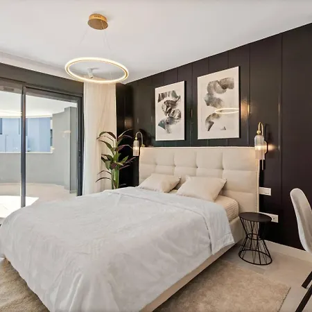 Luxe 3br Oasis Pool, Gym, Sauna * エステポナ