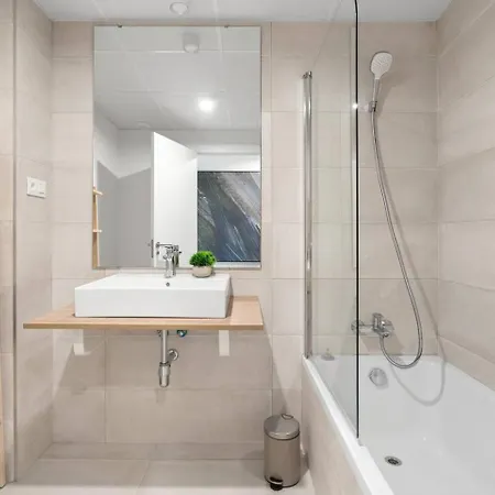 Luxe 3br Oasis Pool, Gym, Sauna アパート エステポナ
