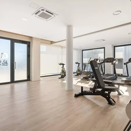 アパート Luxe 3br Oasis Pool, Gym, Sauna エステポナ