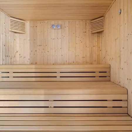 Luxe 3br Oasis Pool, Gym, Sauna * Εστεπόνα